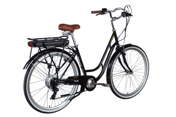 Fekete elektromos kerékpár barna üléssel és csomagtartóval.
