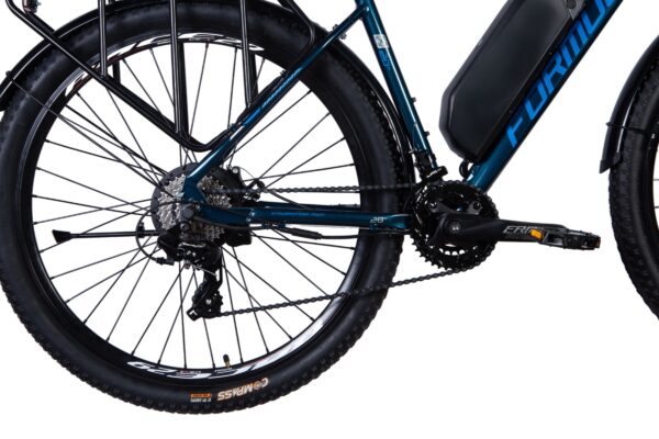 Elektromos kerékpár hátulról, lánc és váltó.