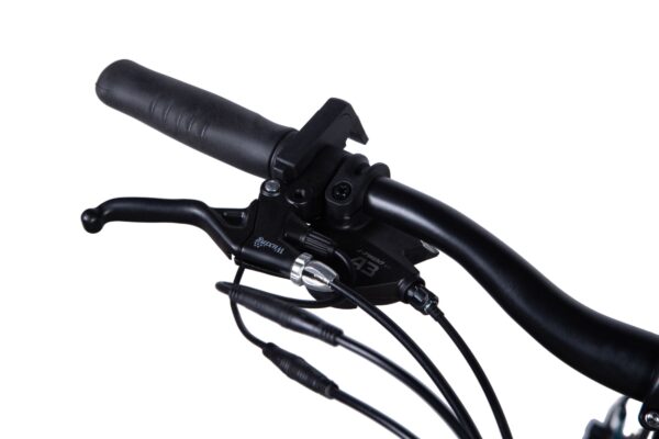 Kerékpár kormány és fék kar közelről.