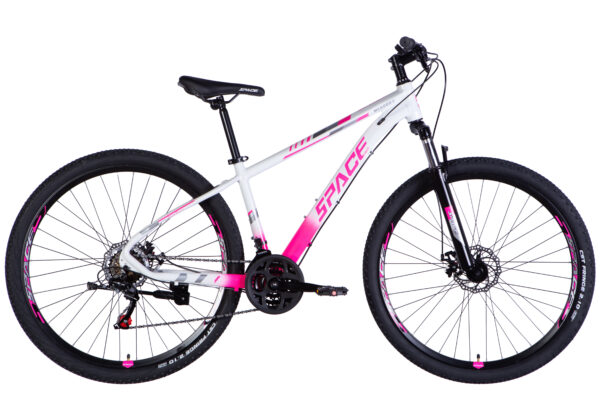 Fehér-rózsaszín kerékpár, fekete kerekekkel és vázzal.