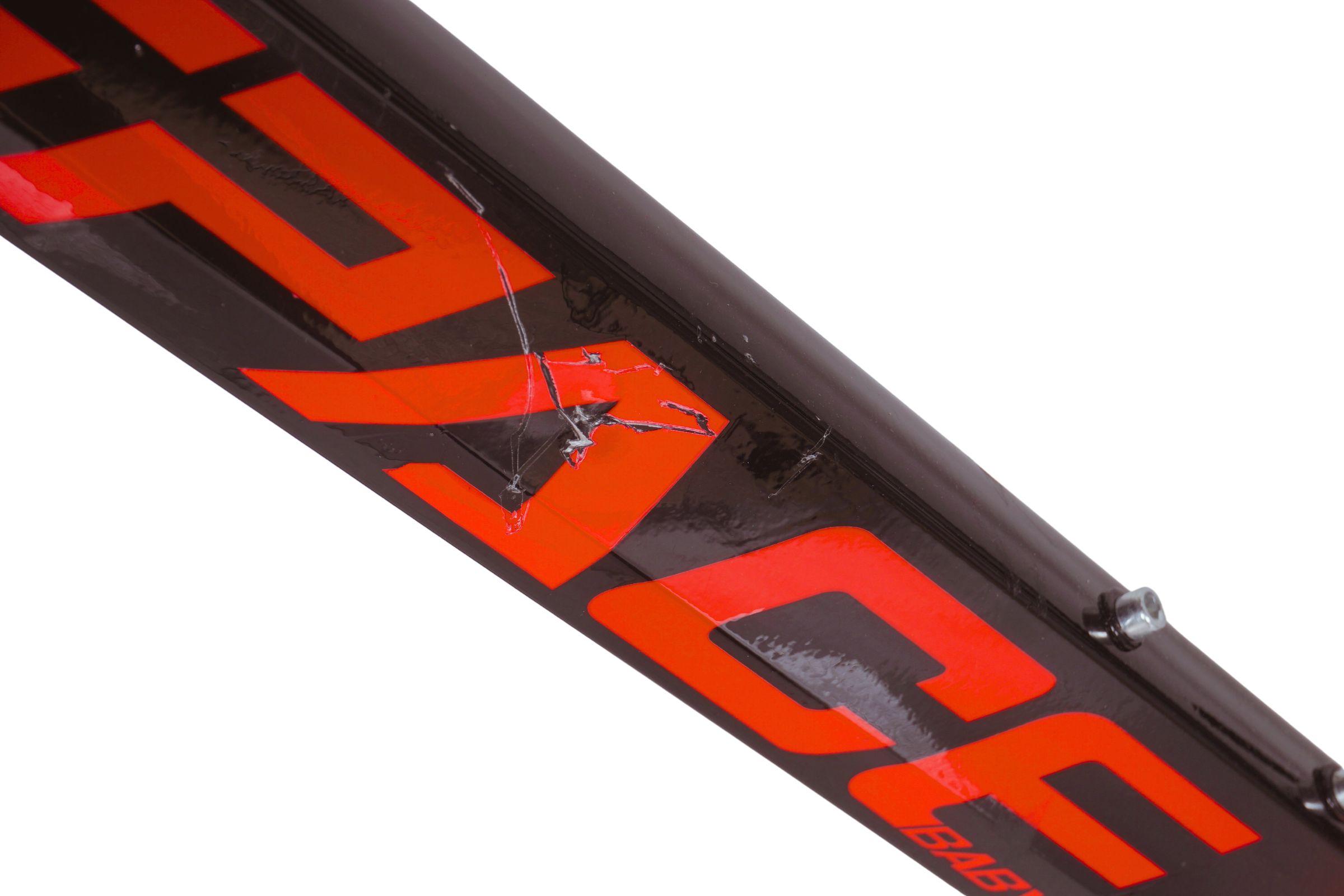 Fekete kerékpárváznak sérült része