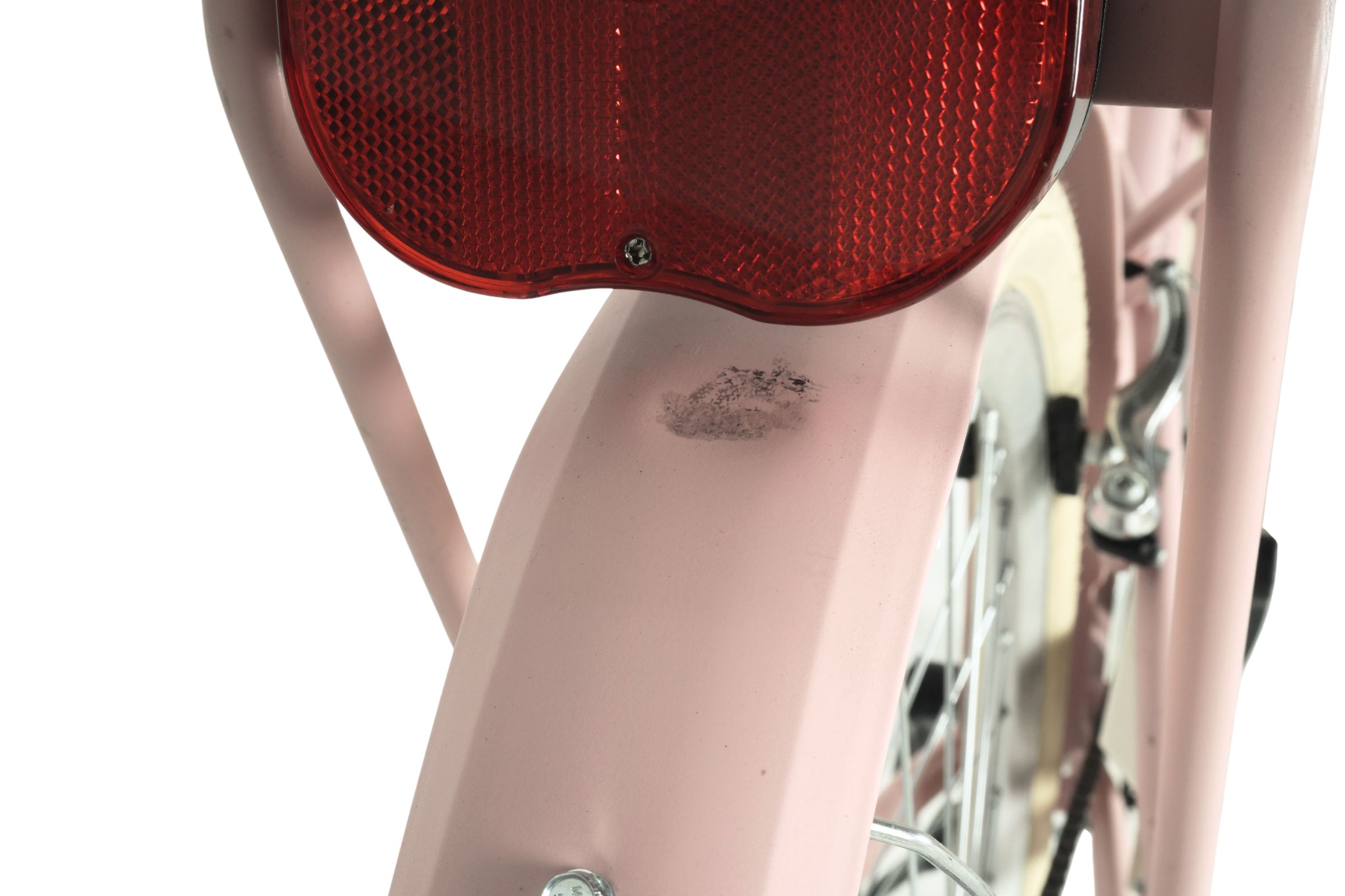 Rózsaszín kerékpár hátsó lámpája és váz.