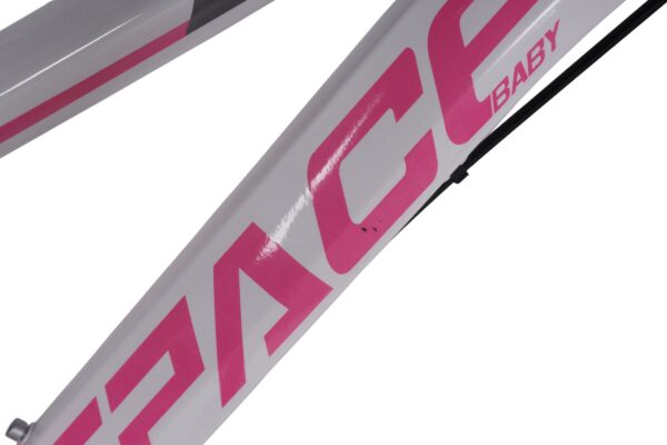 Rózsaszín SPACE BABY feliratú kerékpárváz.