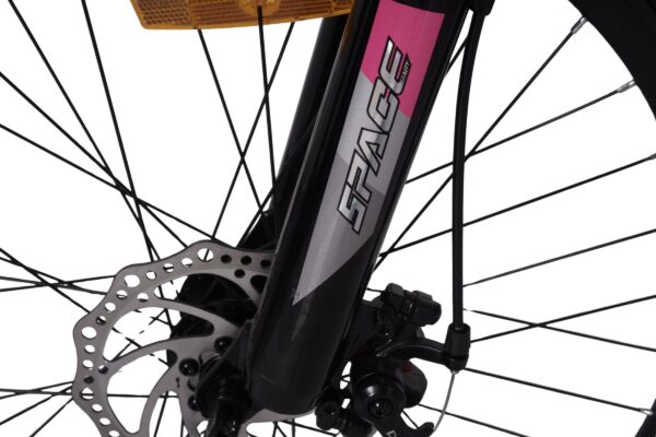 Kerékpár első kerék tárcsafékkel.