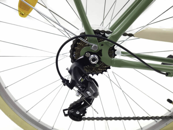 Kerékpár hátsó lánckerék és váltó közelről.