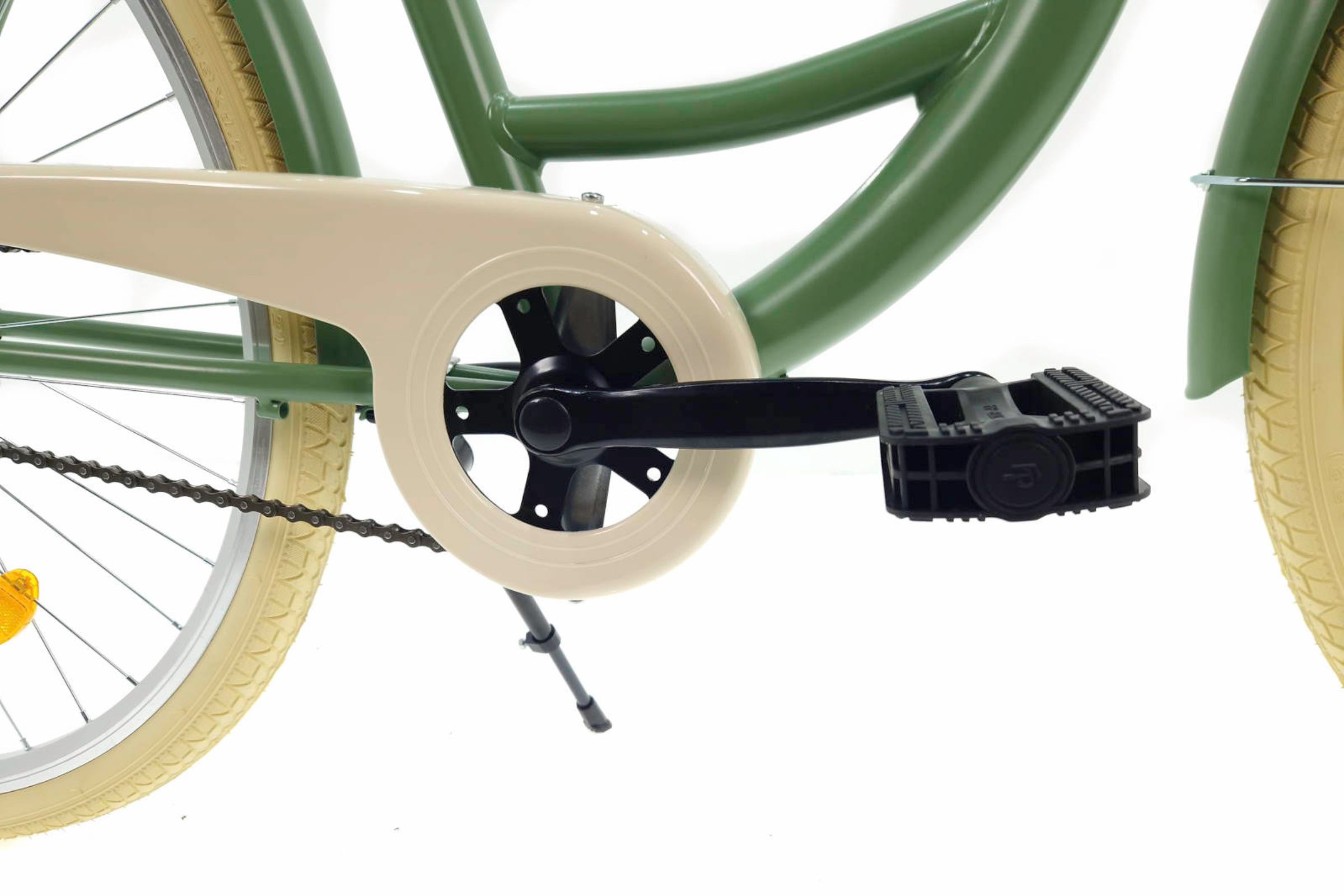 Kerékpár pedál és láncvédő közelkép