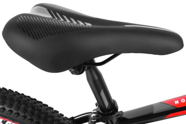 Fekete kerékpáros üléspárna, moderált dizájnnal.