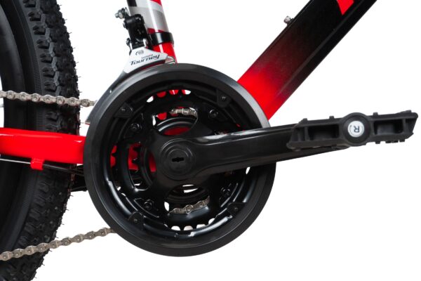 Piros kerékpár pedálja és hajtóműve