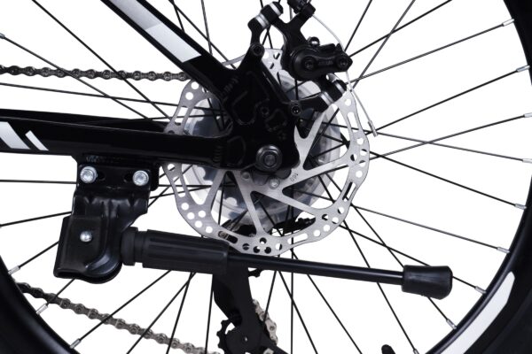 Kerékpár hátsó fék és lánc részlete